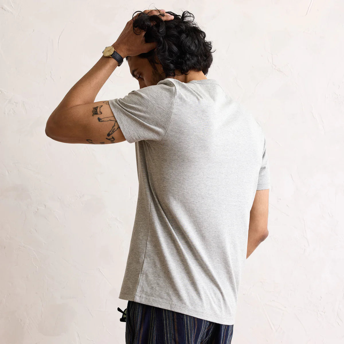 Taylor Stitch - The Organic Cotton Tee in Heather Gray