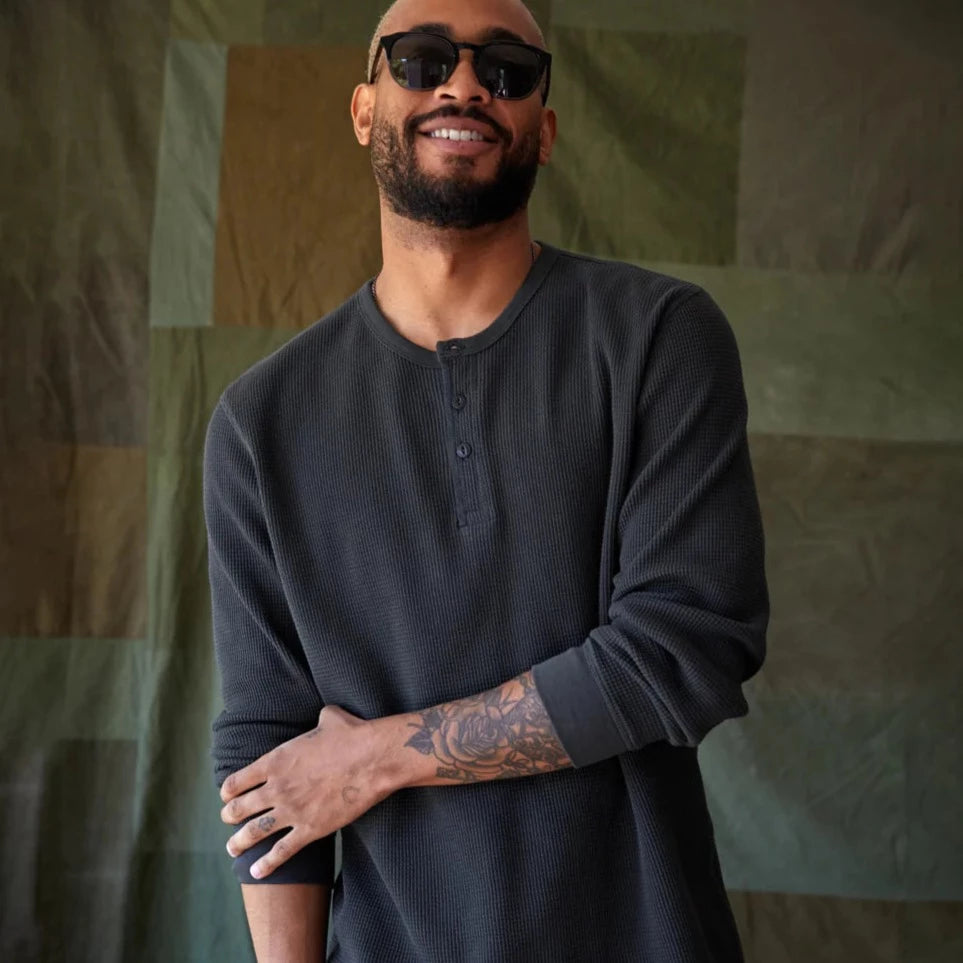 Outerknown - Maritime Waffle Henley Faded Black