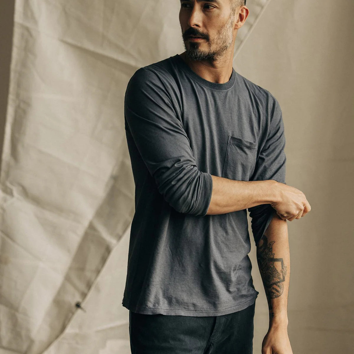 Taylor Stitch - The Cotton Hemp Tee Longsleeve in Charcoal