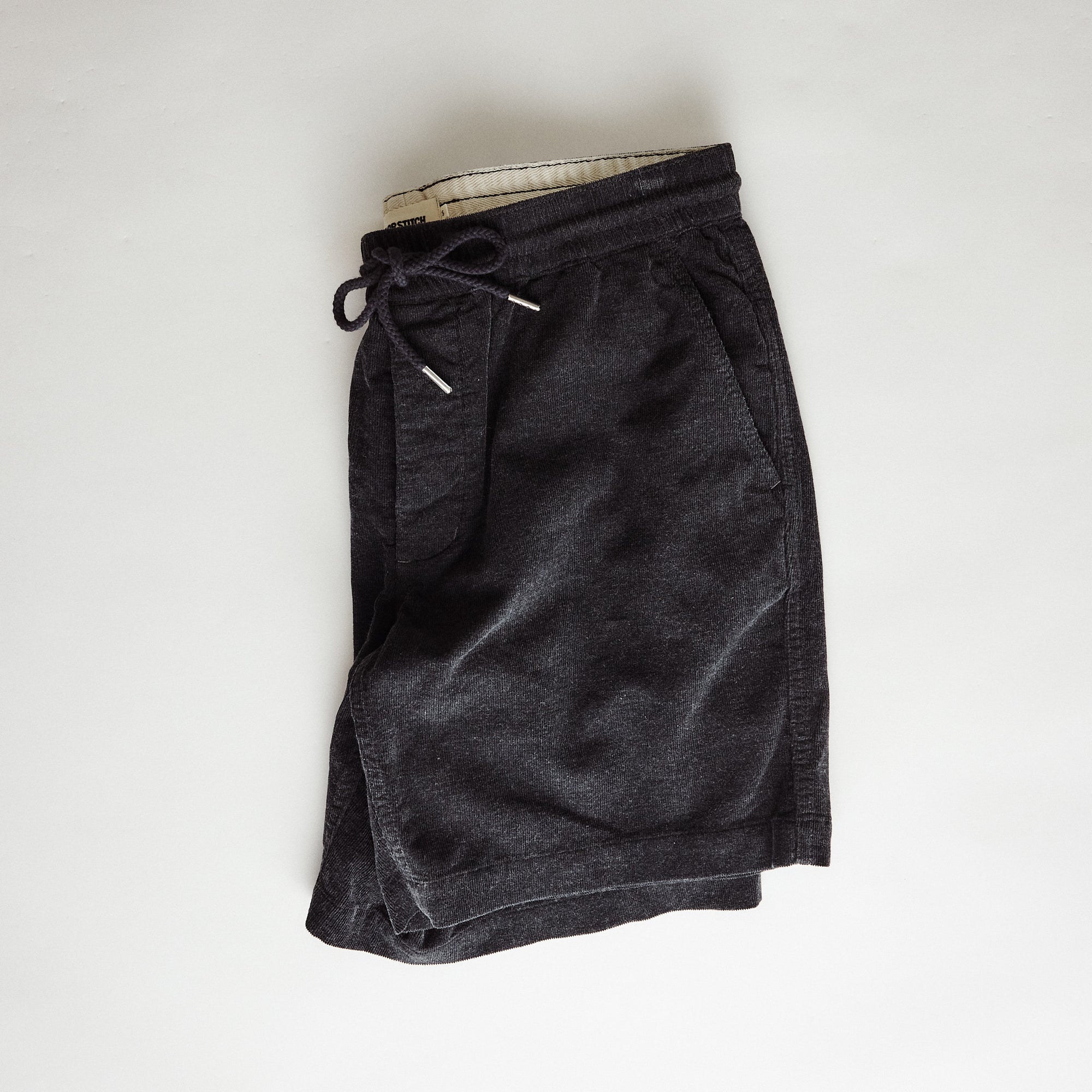 Taylor Stitch - The Apres Short in Heather Coal Pincord