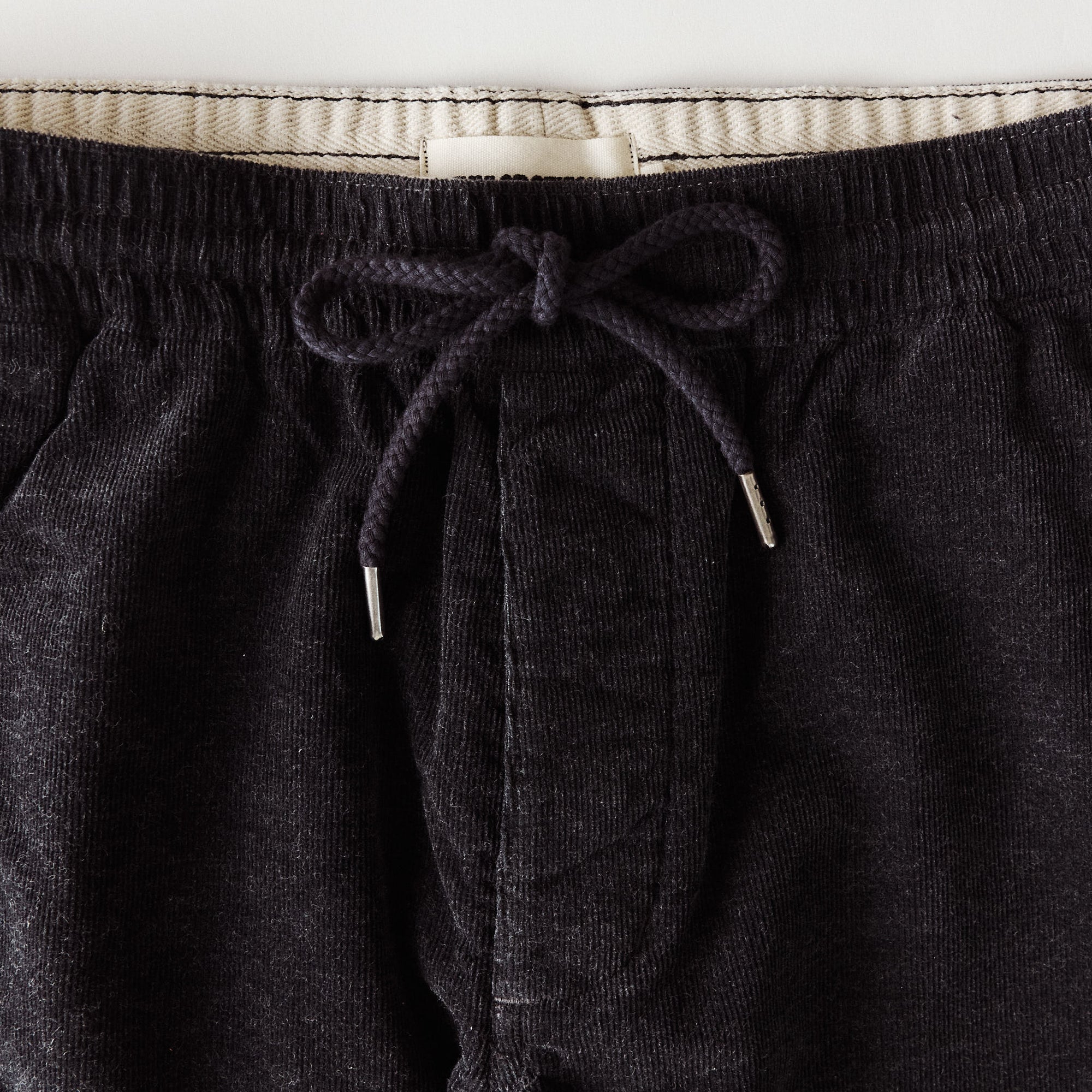 Taylor Stitch - The Apres Short in Heather Coal Pincord