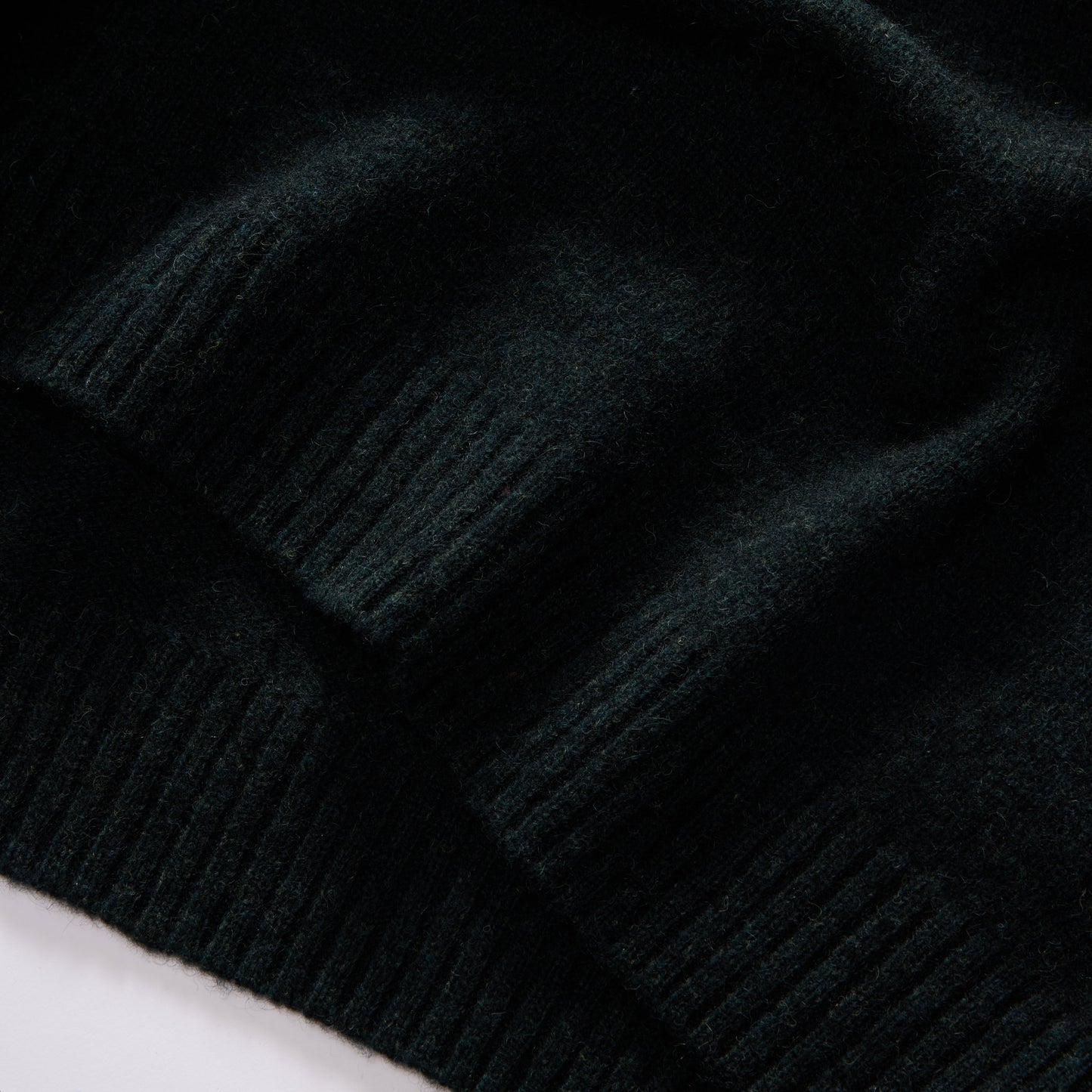 Taylor Stitch - The Lodge Sweater in Black Pine